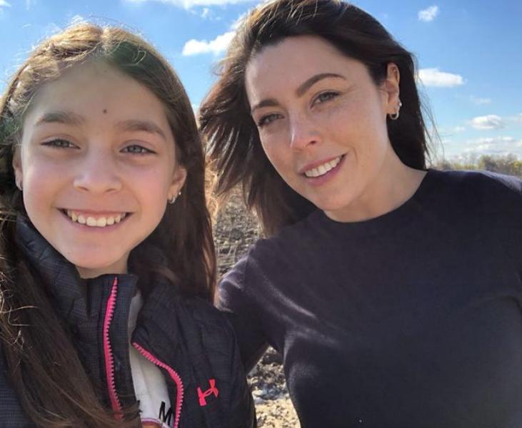 Daniela Aránguiz junto a su hija Agustina Valdivia.