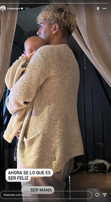 María Jimena Pereyra junto a su hijo Teodoro.