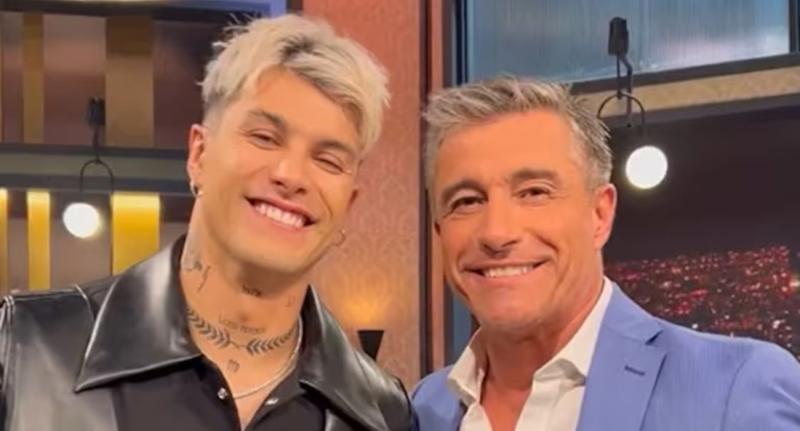 Nicolás Solabarrieta junto a su padre en Podemos Hablar