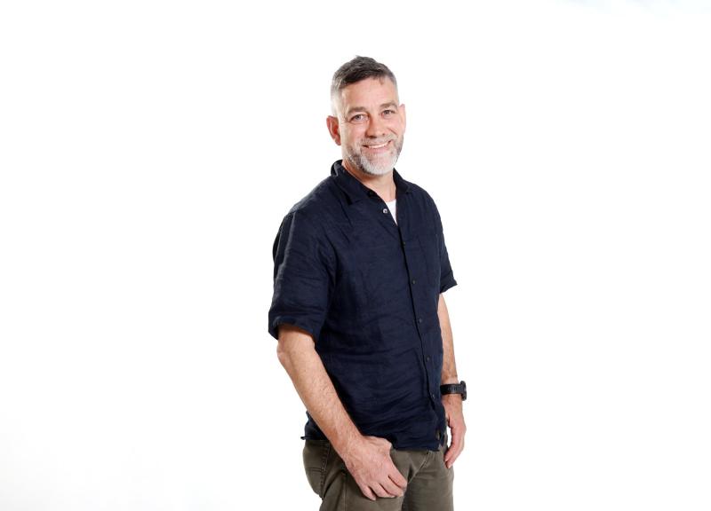 Felipe Braun vuelve a la TV y debuta como entrevistador en 13C con el estreno de "Sobre la Tierra"