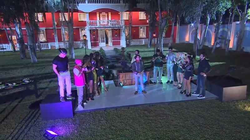 Los equipos reunidos en la fiesta tecno de Ganar o Servir