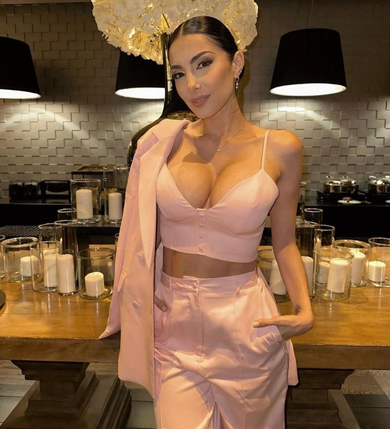 Flavia Medina - Instagram