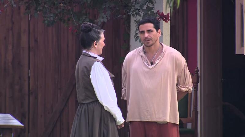 Amanda reta a Pangal en Ganar o Servir