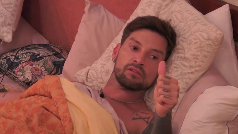 Luis Mateucci es encarado por Pangal en Ganar o Servir