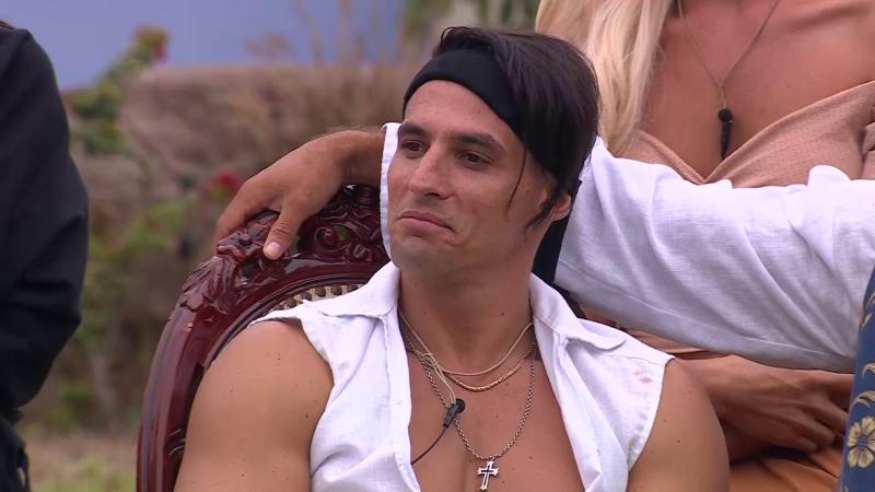 Facundo mira a Oriana en Ganar o Servir