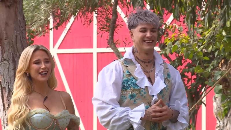 Guarén y Nicolás Solabarrieta saludan en su ingreso a Ganar o Servir