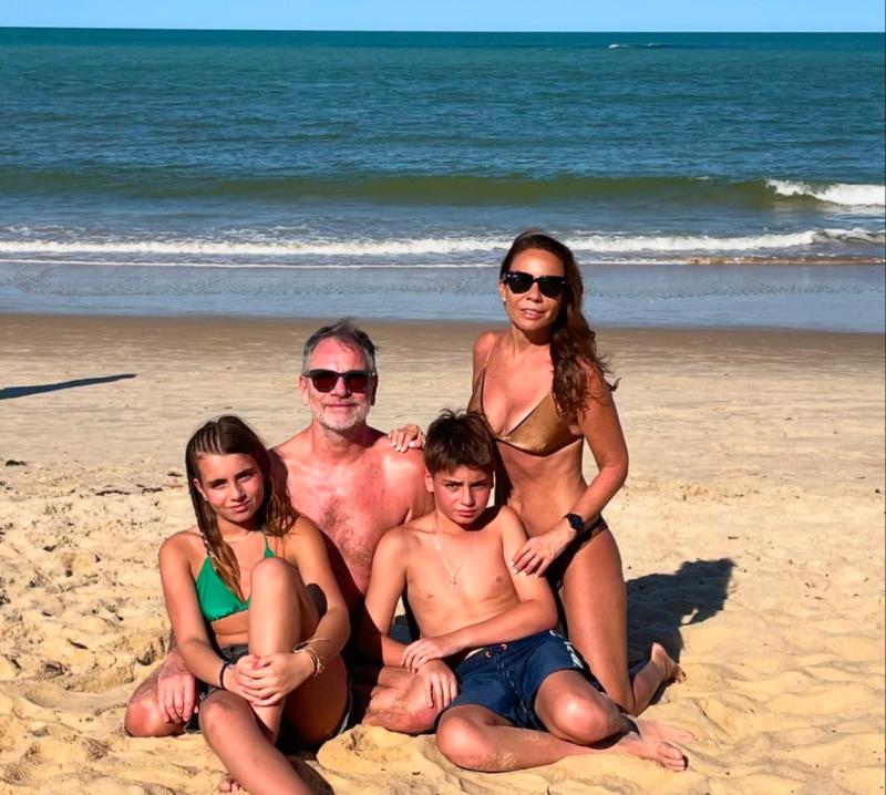 Catalina Comandari y Álvaro Rudolphy junto a sus hijos - Instagram