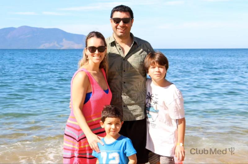 Carla Zunino junto a Sebastián Donoso y sus dos hijos - Instagram