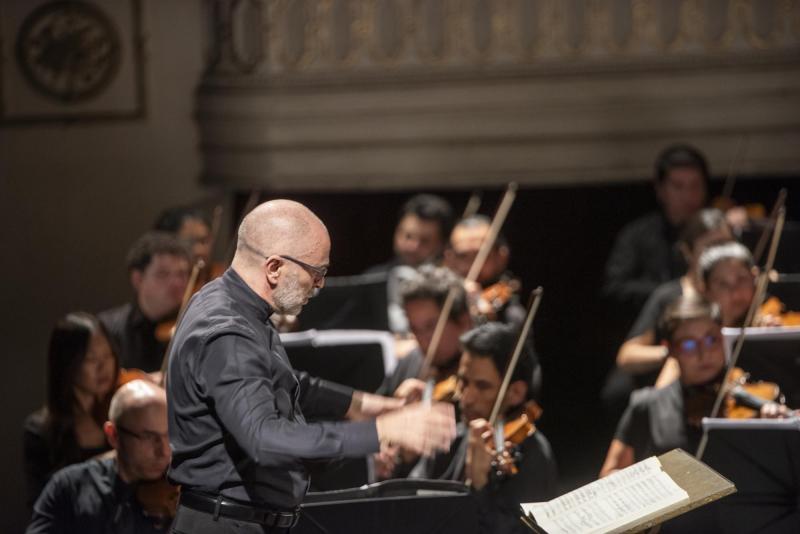 Orquesta Filarmónica de Santiago, bajo la batuta de Roberto Rizzi Brignoli, ofrece su primer concierto en Teatro Biobío