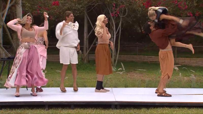 Oriana Marzoli en Ganar o Servir interpreta a Miguelito siendo levantado por los aires