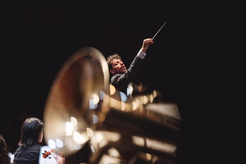Orquesta Sinfónica UdeC celebra 72 años con conciertos especiales bajo la batuta de Paolo Bortolameolli