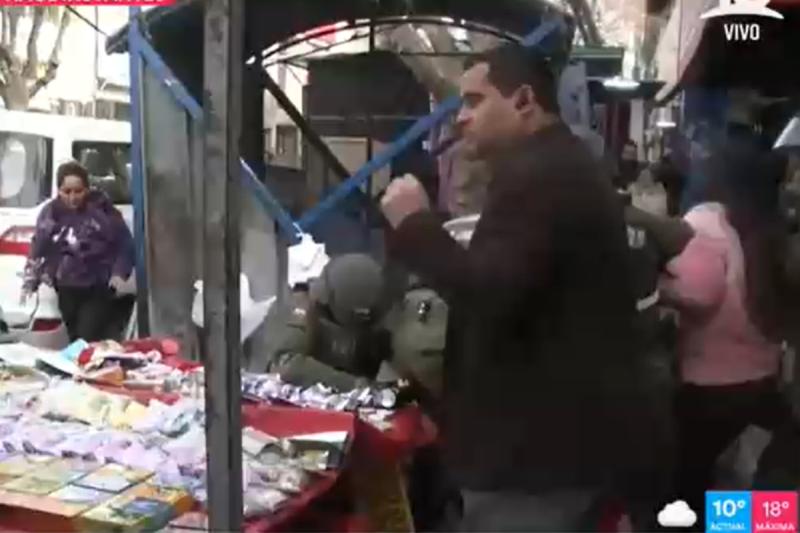 Vendedores ambulantes atacan a equipo de "Tu Día"