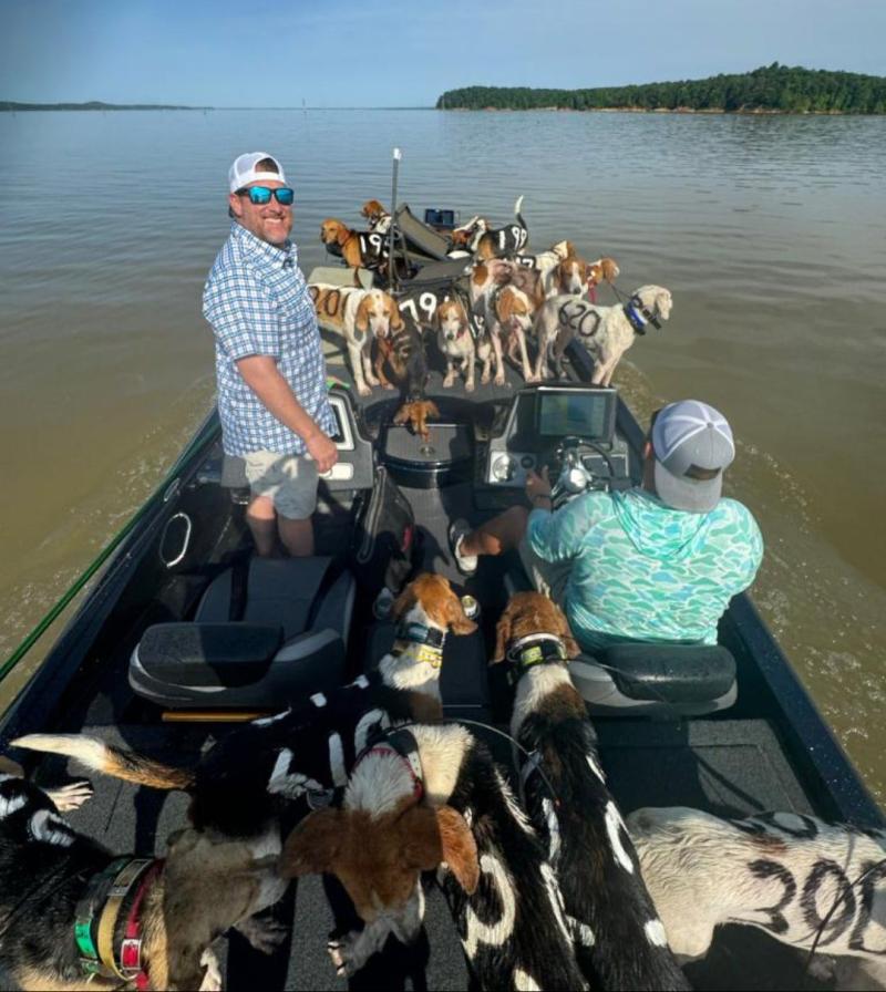 Pescadores rescatan a 38 perros - X