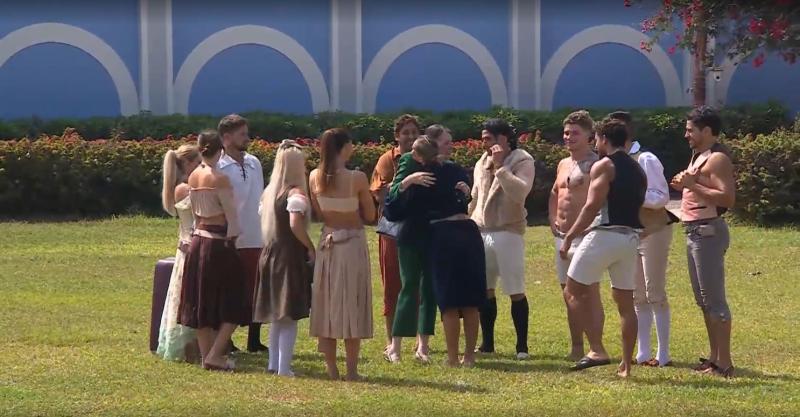 Amanda abrazó a todos los participantes de Ganar o Servir