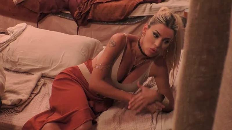 Oriana Marzoli está celosa de Julia.