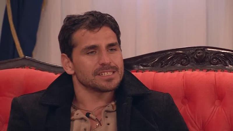 Pangal en el consultorio del amor de Ganar o Servir.