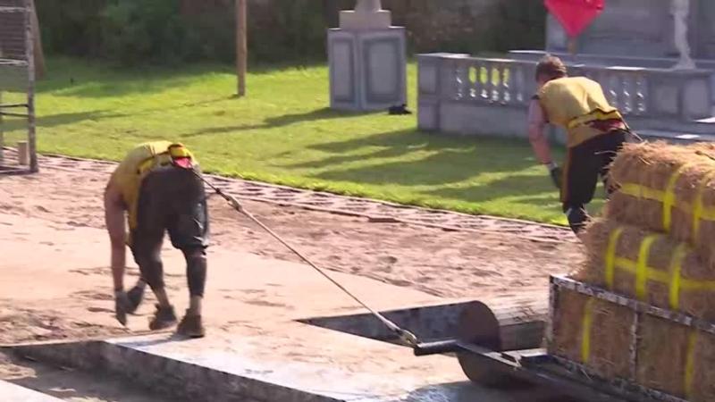 Facundo y Rai extenuados por la exigencia física de la competencia.