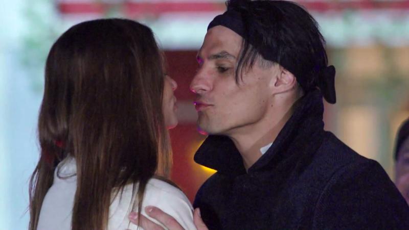 Facundo besó a Julia en Ganar o Servir