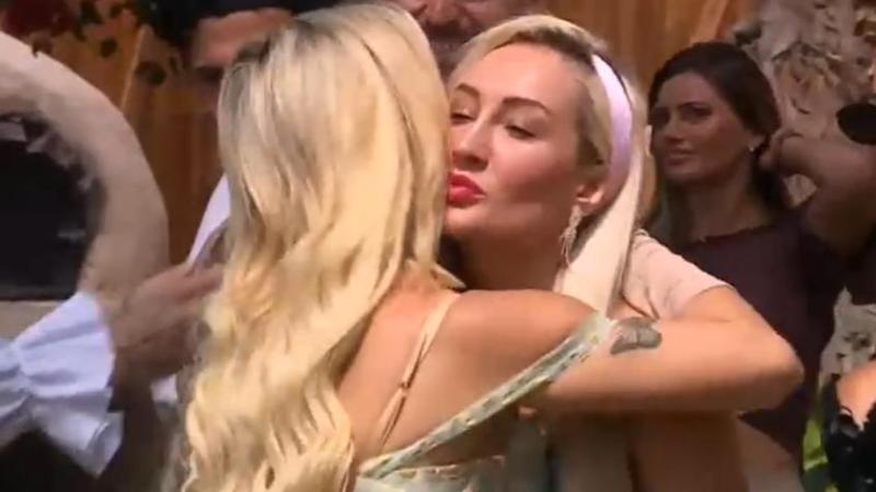 Abrazo entre Fran y Guarén - Ganar o Servir