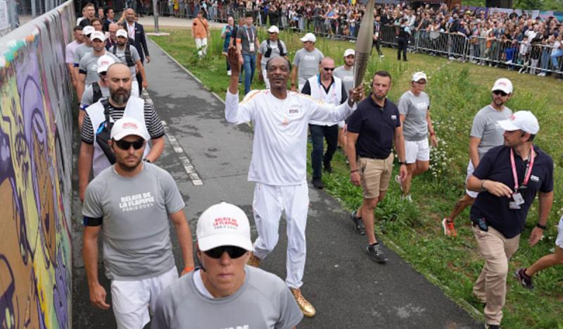 Snoop Dogg con la antorcha olímpica | París 2024