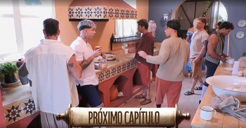 Luis Mateucci se roba el champán de Sabélo en Ganar o Servir