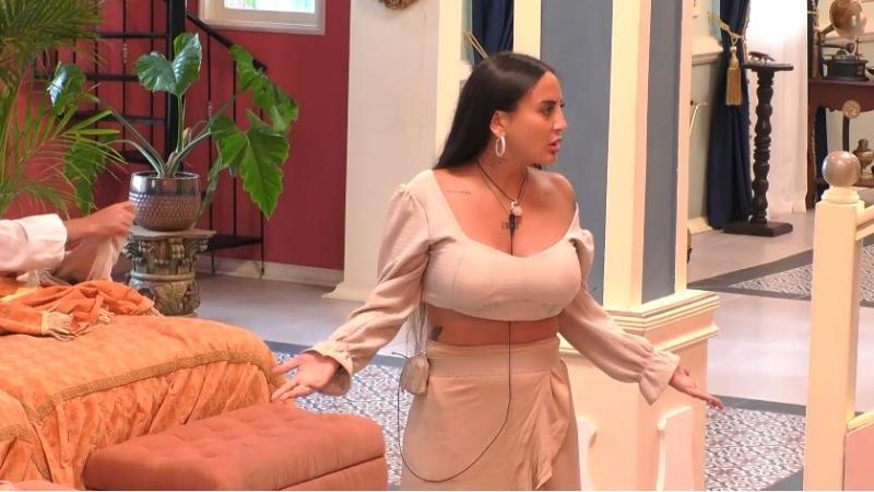 Blue Mary discute con Botota, Faloon y Dani en Ganar o Servir