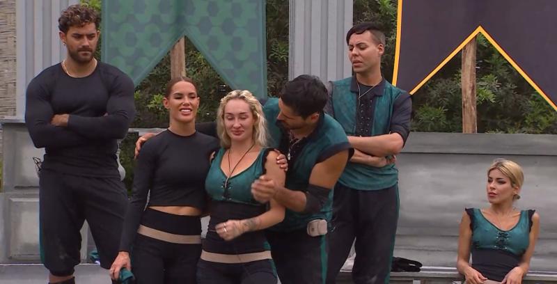 Fran Maira siendo consolada por Pangal y Gala