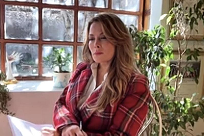 Cathy Barriga en su audiencia - Créditos: ATON