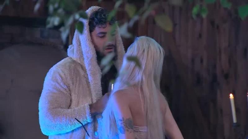 El momento de la conversación entre Austin y Fran.