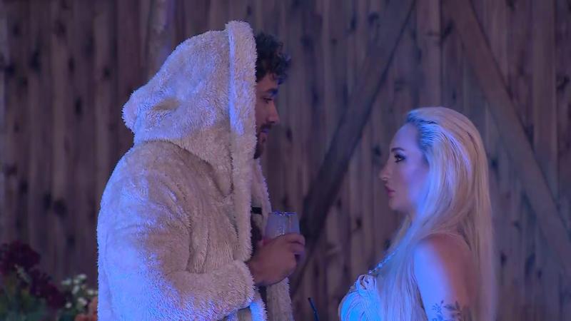 Austin y Fran discuten en fiesta de Ganar o Servir