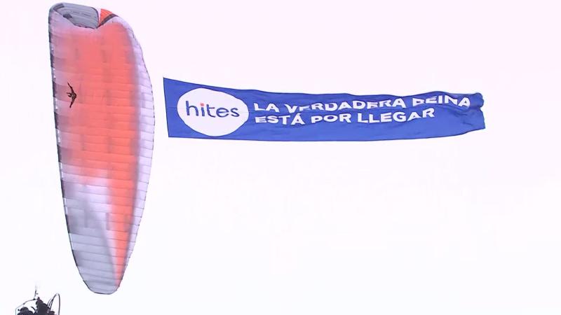 Mensaje aéreo sobre la llegada de Pamela Díaz