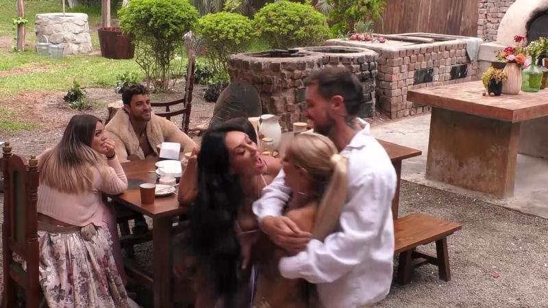 Pamela Díaz y Oriana Marzoli gritándose en Ganar o Servir