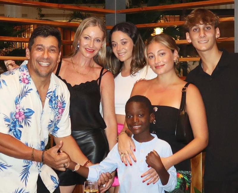 Rafael Araneda y Marcela Vacarezza junto a sus hijos - Instagram