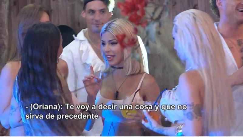 Oriana le dice a Blue Mary que le gustó su canción