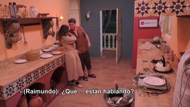 El momento en que Daniela escucha el diálogo de los Señores.