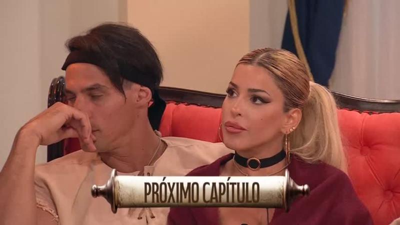 Facundo y Oriana Marzoli, escuchando a Pamela Díaz.