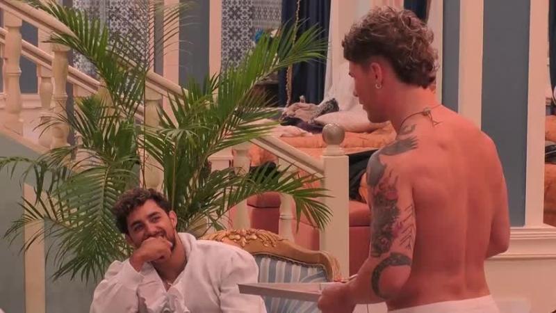 El momento de la conversación entre Rai y Pamela Díaz.