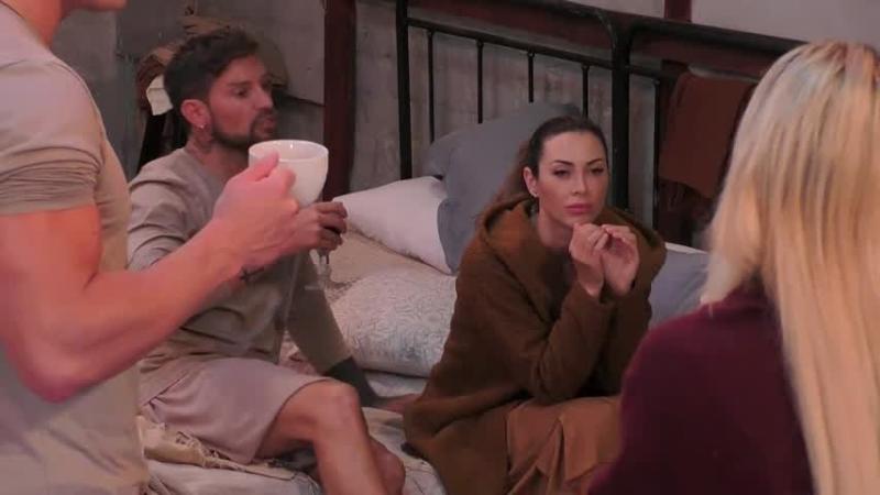 Luis Mateucci y Daniela Colett, ambos cuestionados tras la polémica del vino.