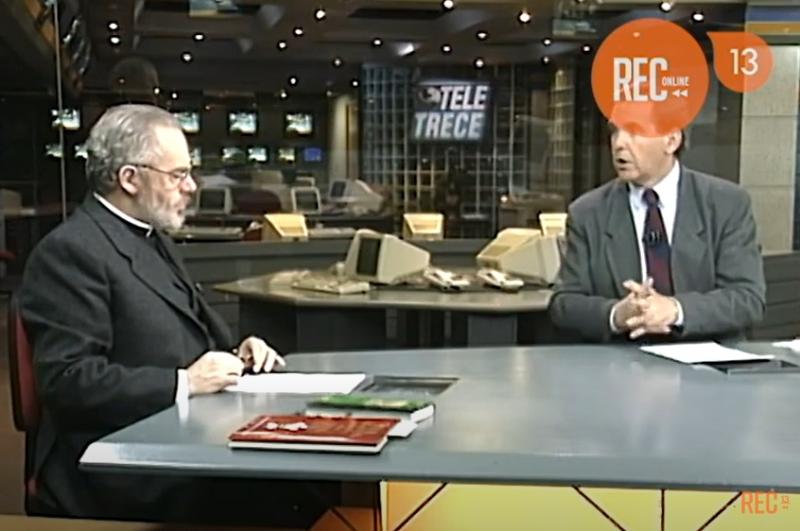 El periodista Claudio Sánchez entrevistando al Padre Luis Eugenio Silva el día de la muerte de Lady Di en 1997