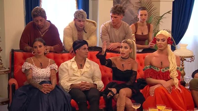 Imperdible reacción de Oriana tras los saludos de Camila Recabarren.