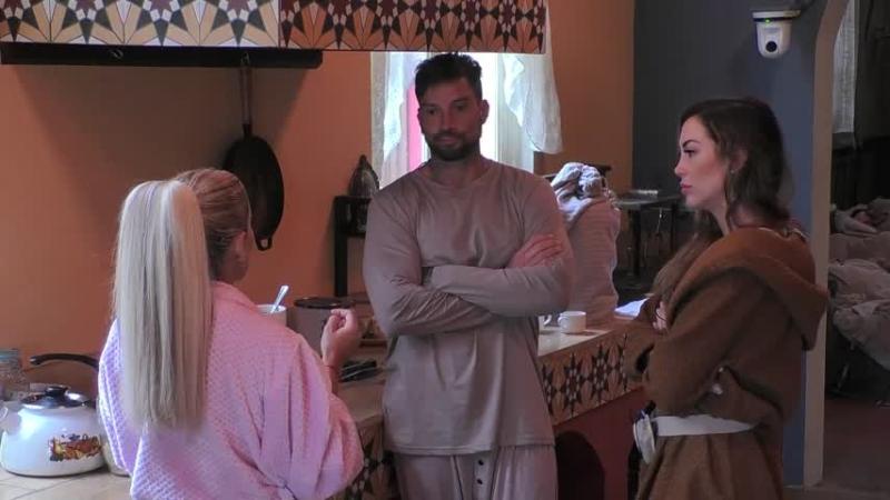 El momento de la conversación entre Daniela, Oriana y Luis.