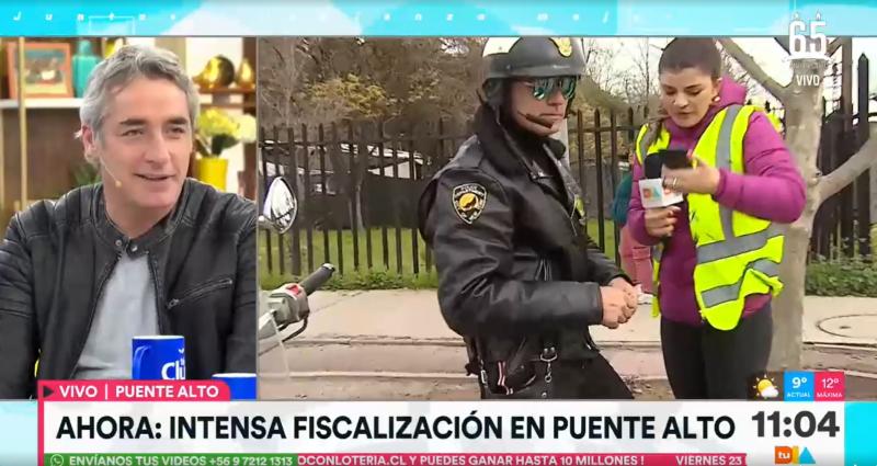 Motociclista sorprende en fiscalización por su moto y traje policial al estilo T-1000