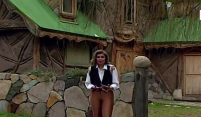 Claudia Bustos en "Más Música" 1992 - 1993 | captura REC TV