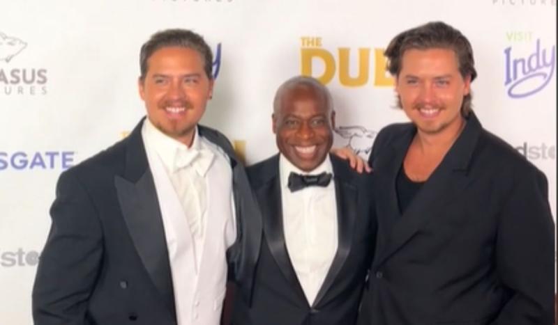 Así fue la inesperada reunión de Cole y Dylan Sprouse con Phill Lewis, el elenco de 'Zac y Cody'