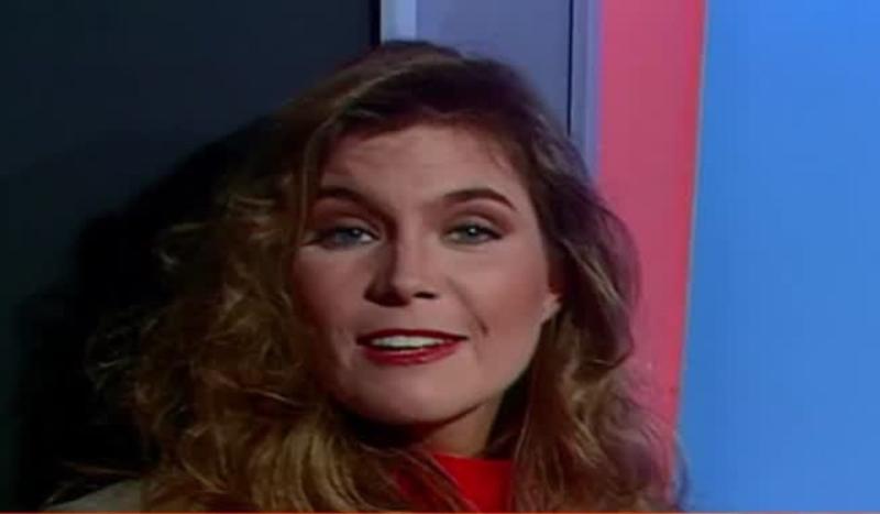 Claudia Bustos en "Más Música" 1992 - 1993 | captura REC TV