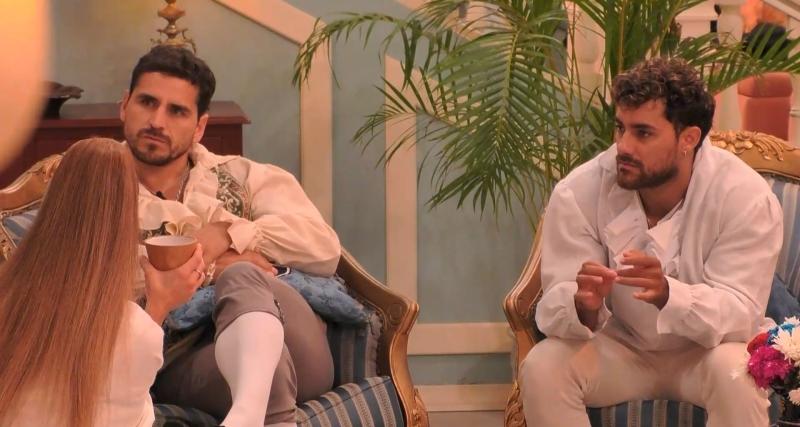 Pangal y Austin escuchan a Pamela