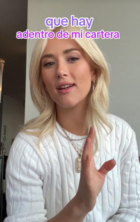 Vesta Lugg sorprendió a sus seguidores con el reto de TikTok "Qué hay en mi cartera"