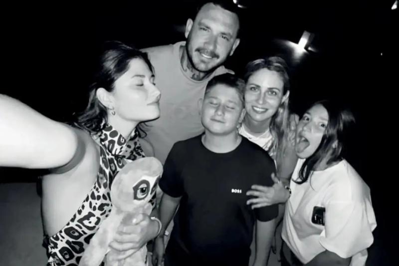 Gissella Gallardo y Mauricio Pinilla con sus hijos en Punta Cana