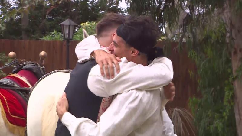 Pancho y Facundo se abrazan fuertemente al saludarse