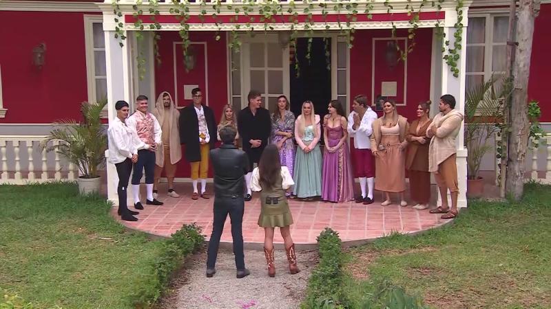 Javiera y Pancho escogen sus equipos y realizan cambios